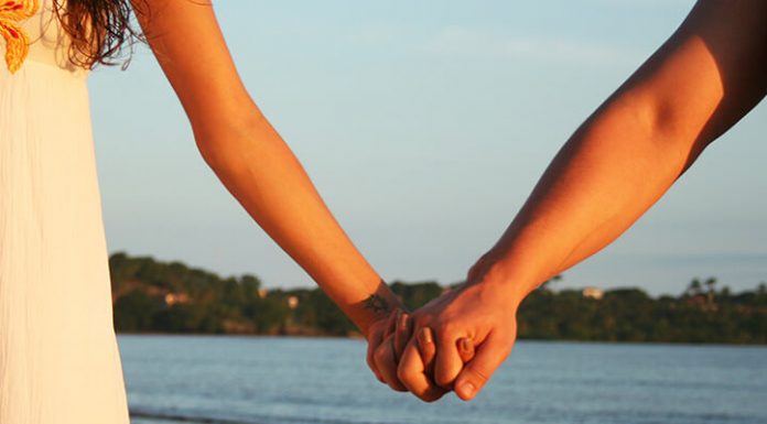 मर्दों के हाथ की पकड़ बताती है उनके प्यार की गहराई know-this-sign-of-love